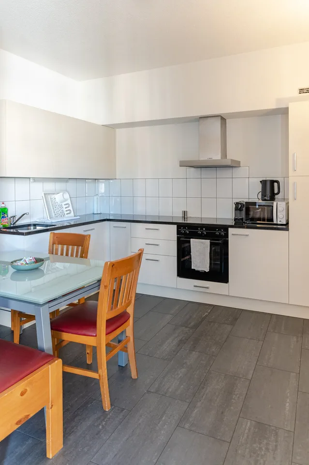 Appartement Deluxe Meublé – 2 Chambres avec Services Hôteliers – photo 7 sur 10