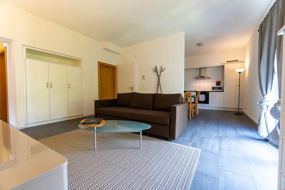 Appartement Deluxe Meublé – 2 Chambres avec Services Hôteliers