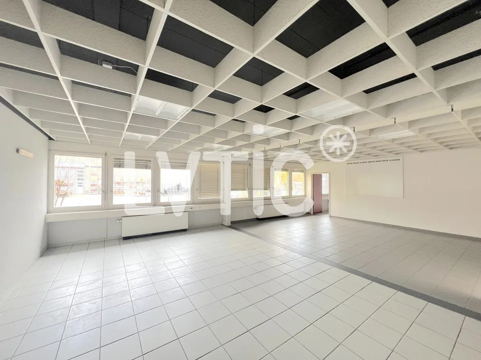 Halle für Industrie, Büros und Außenflächen zur Miete in Aigle – Foto 8 von 10