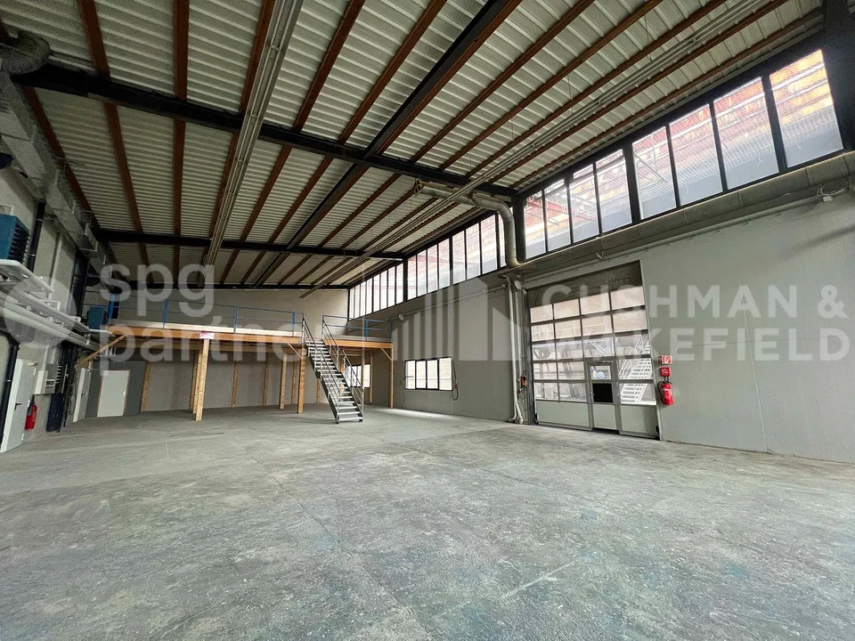 Ampia superficie industriale di 2'390 m² | Rara a Ginevra | Disponibile immediatamente
