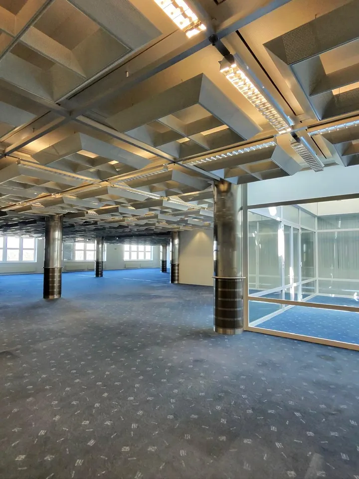 726 m² - dein Kreativ-Lager mit Büro-Power!