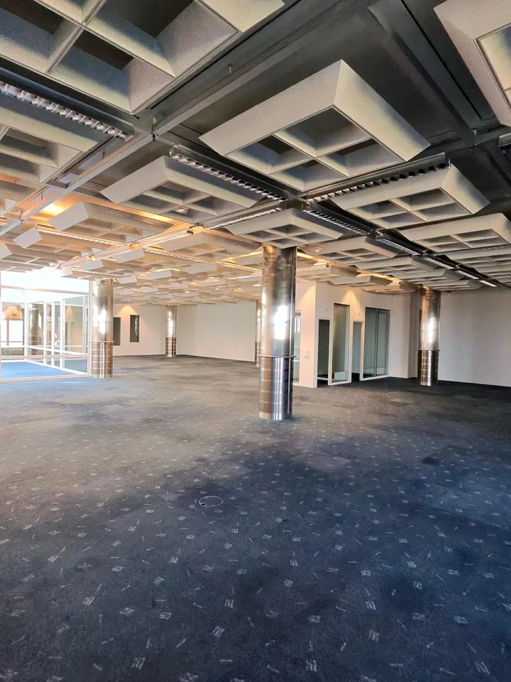 726 m² - dein Kreativ-Lager mit Büro-Power!