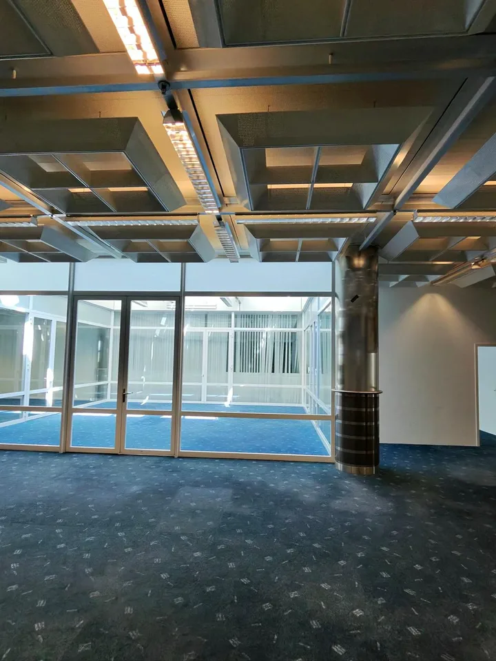 726 m² - dein Kreativ-Lager mit Büro-Power!