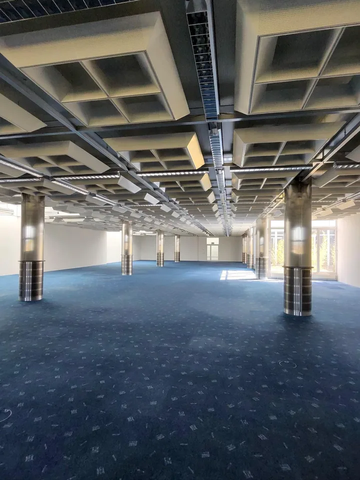 726 m² - dein Kreativ-Lager mit Büro-Power!
