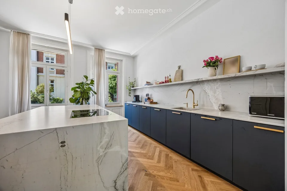 Luxuriöse Stadt-Villa mit 470 m2 Wohnfläche und drei privaten Garagenplätzen mitten in Basel