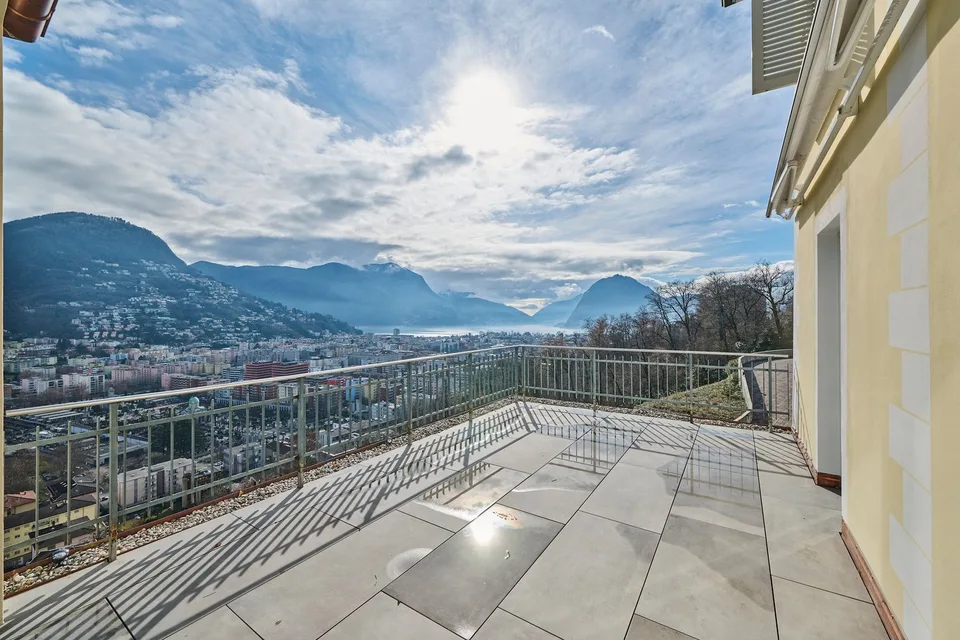 Attico in villa Storica ristrutturata con piscina esterna ed interna