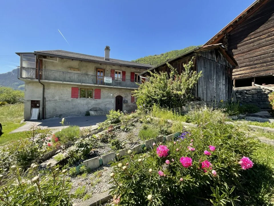Appartamento e terreno in vendita nel villaggio di Vollèges