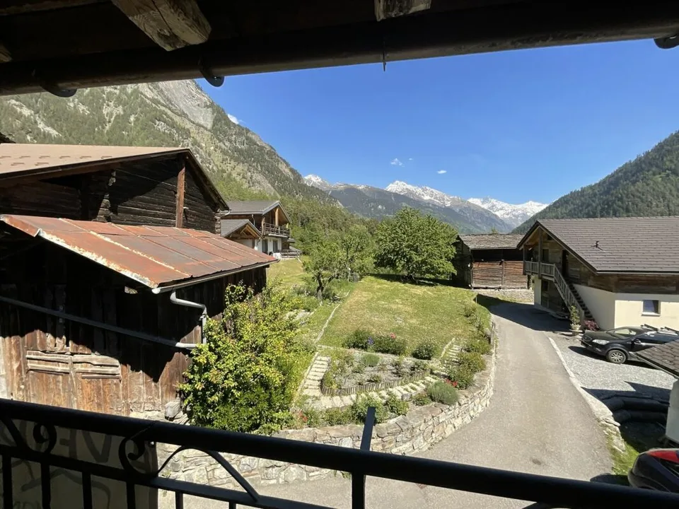 Appartement et terrain à vendre dans le village de Vollèges