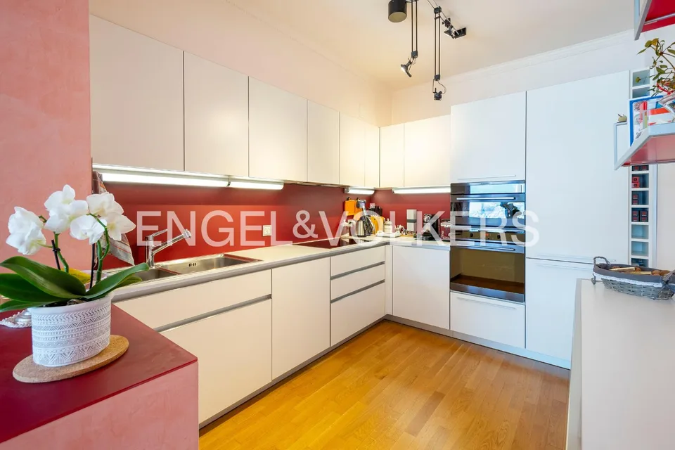 Prestigioso appartamento con giardino e vista lago – foto 6 di 13