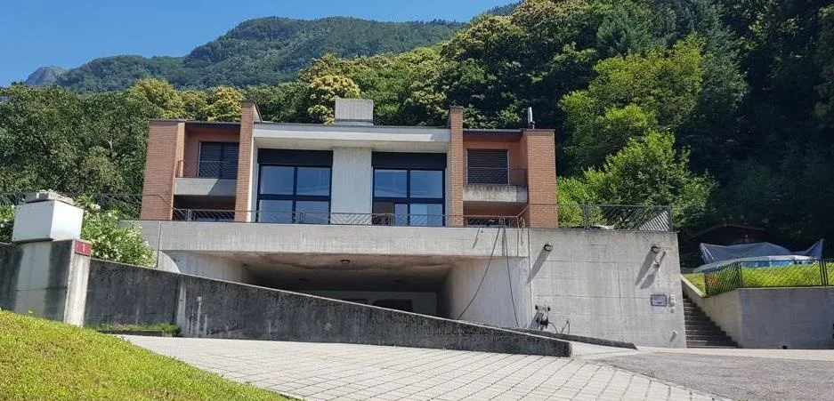 Villa moderna con vista panoramica a S. Antonino