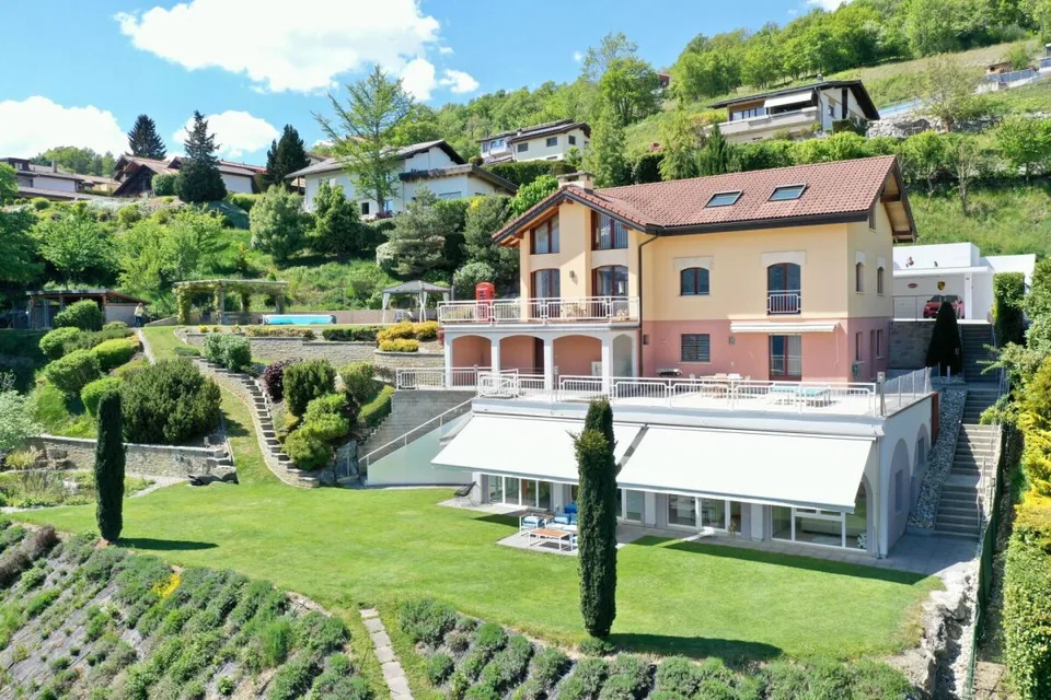 Magnifique propriété en PPE de 3 logements (6.5 pces + 3.5 pces + 2.5 pces) sur les hauts de Savièse.