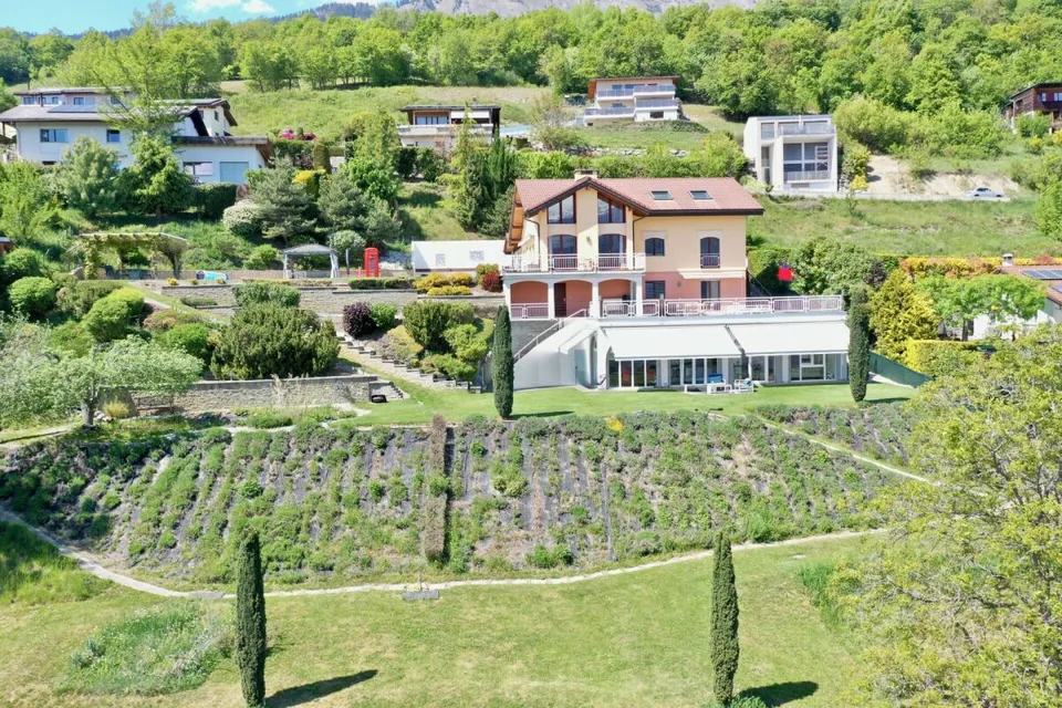Magnifique propriété en PPE de 3 logements (6.5 pces + 3.5 pces + 2.5 pces) sur les hauts de Savièse.