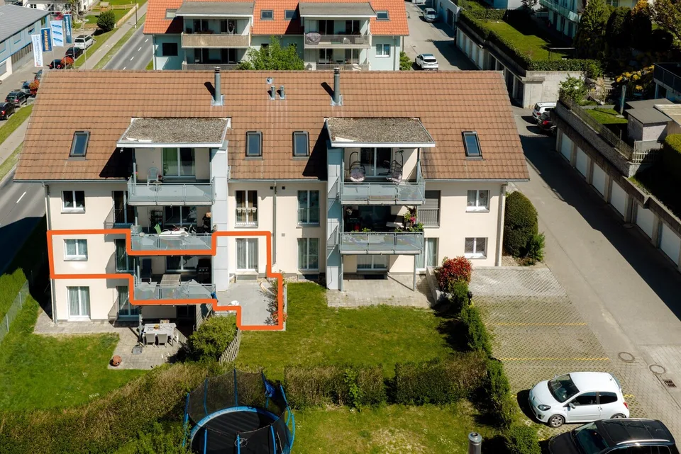 Appartamento luminoso di 4 locali e mezzo al piano rialzato con balcone
