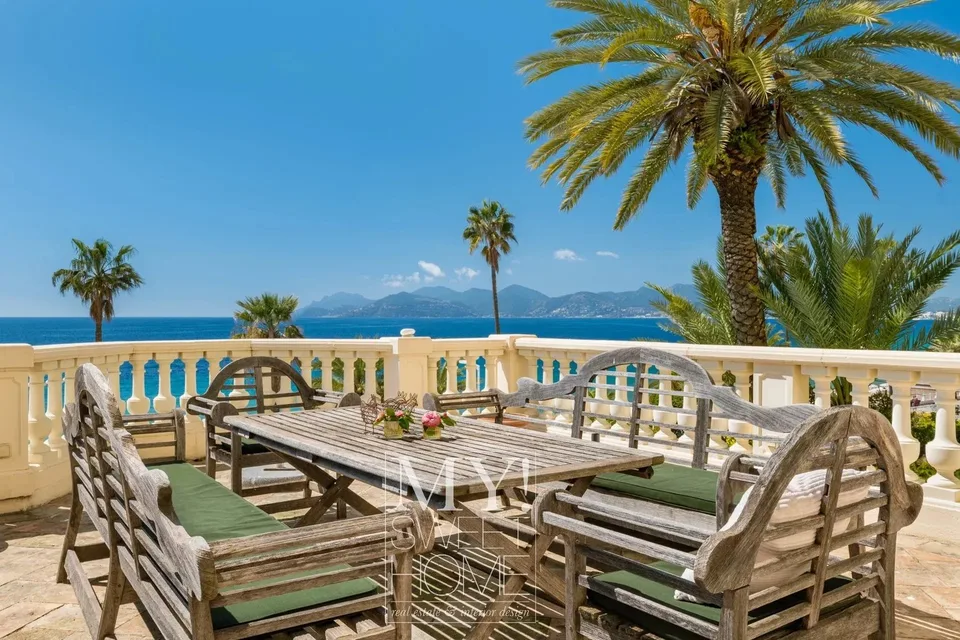 Cannes Midi | Historische Waterfront-Villa mit Belle-Époque-Charakter