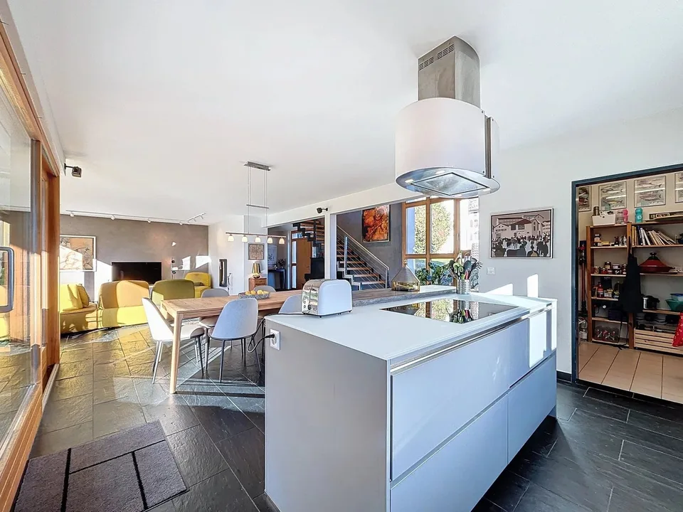 Splendid architect's villa in a quiet location