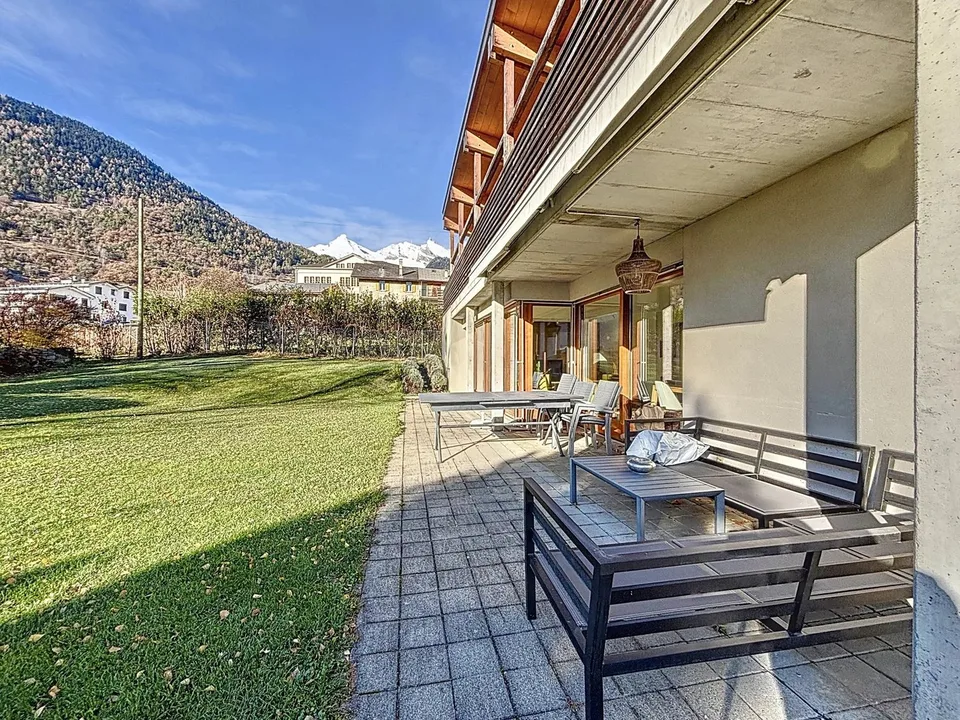 Splendid architect's villa in a quiet location