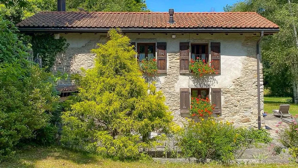 Bellissimo rustico secondario con grande terreno