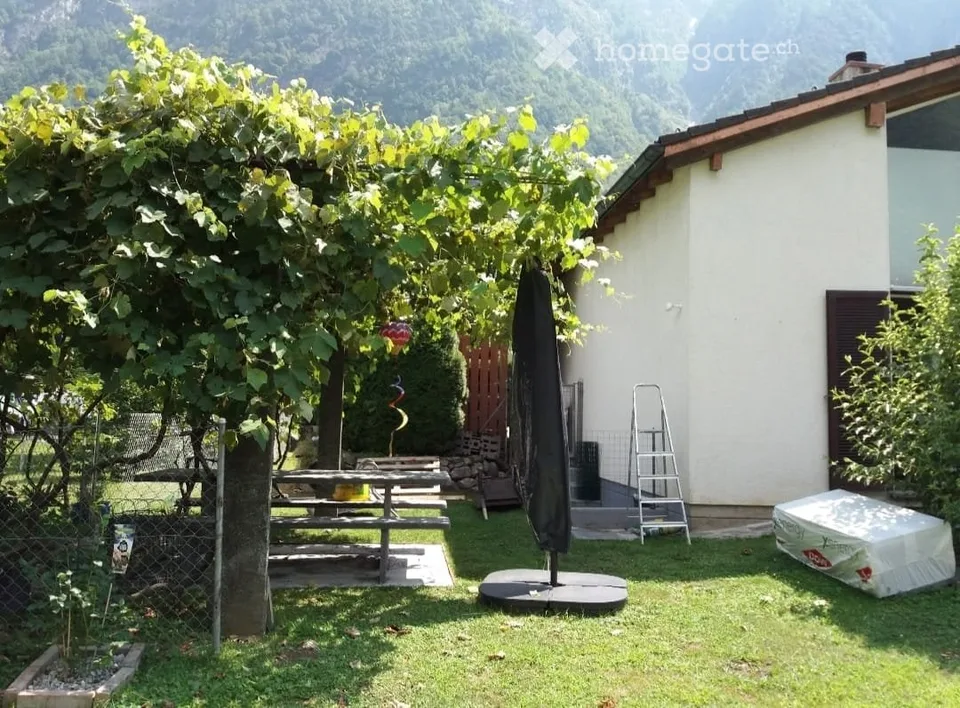 Casa indipendente con ampio giardino