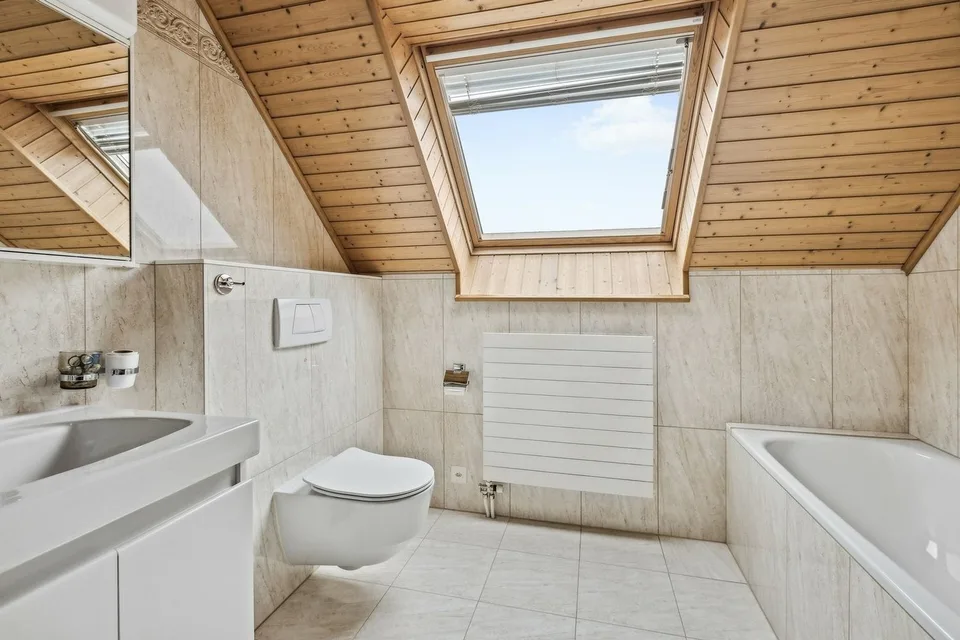 Geräumige 180m2 Wohnvilla im Herzen des Dorfes mit Büro – Foto 10 von 13