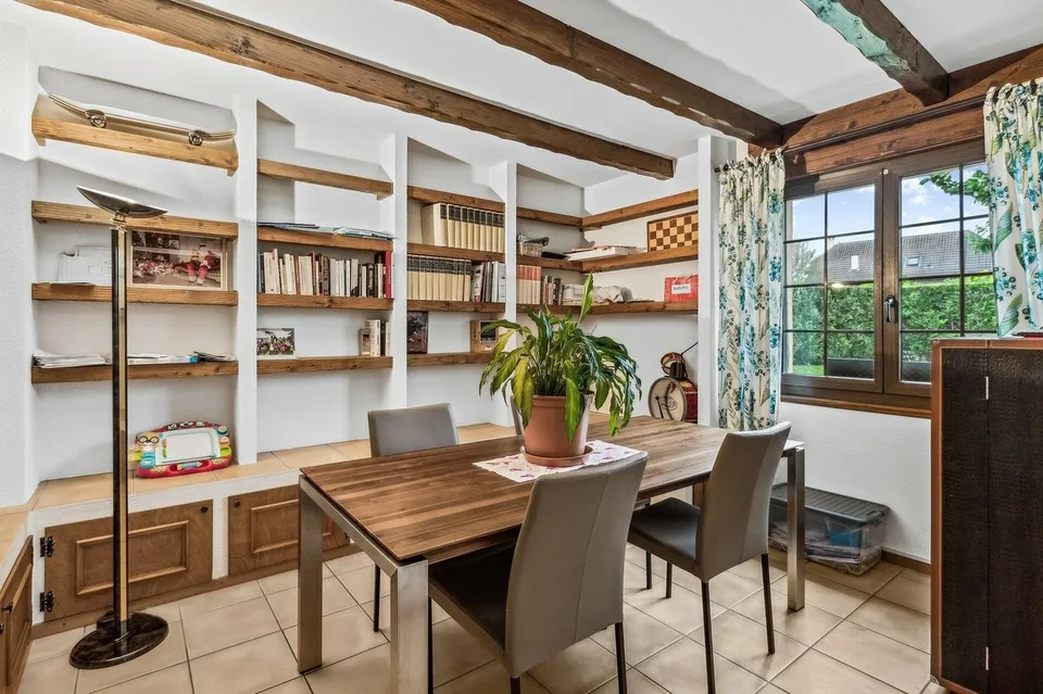 Spacieuse villa de 180m2 habitables au coeur du village avec bureau in