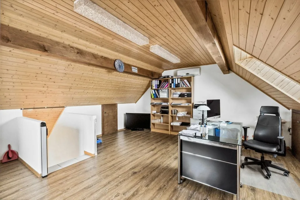 Geräumige 180m2 Wohnvilla im Herzen des Dorfes mit Büro – Foto 12 von 13