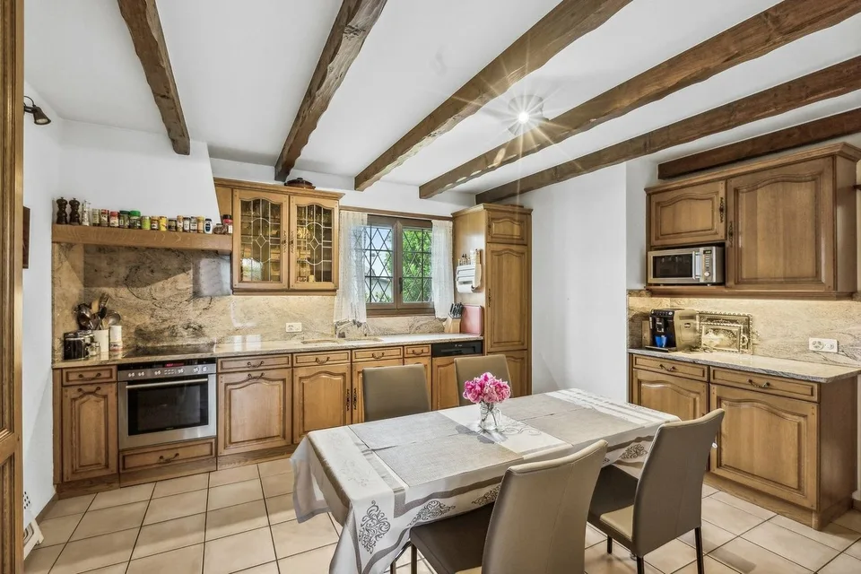 Spacieuse villa de 180m2 habitables au coeur du village avec bureau in