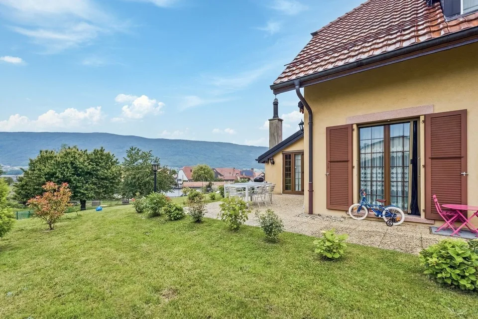 Spacieuse villa de 180m2 habitables au coeur du village avec bureau in