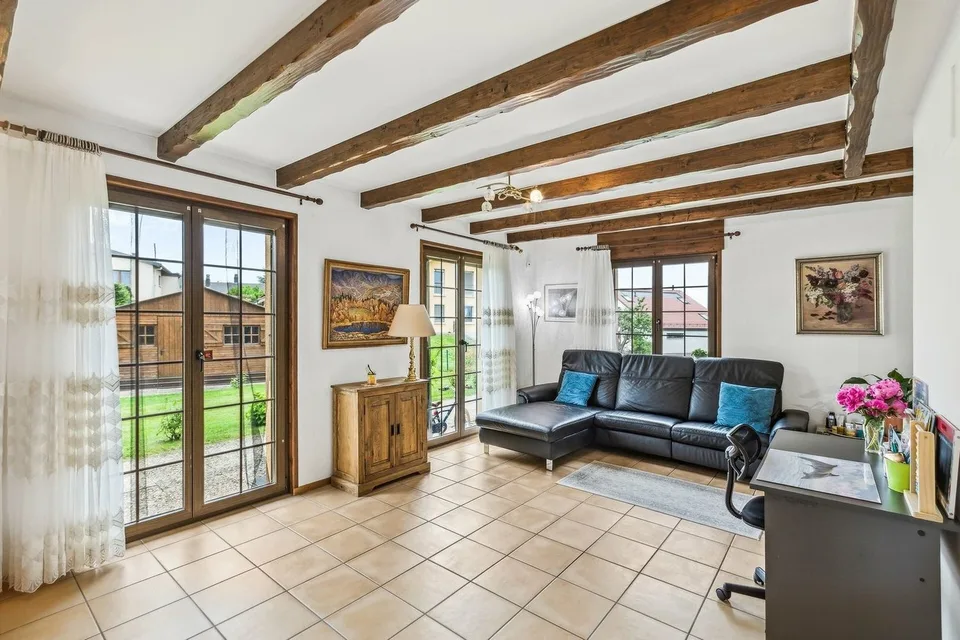 Spacieuse villa de 180m2 habitables au coeur du village avec bureau in