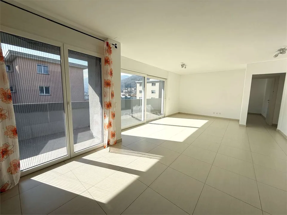 4,5 locaux avec grande terrasse panoramique et accès privé à l'étage