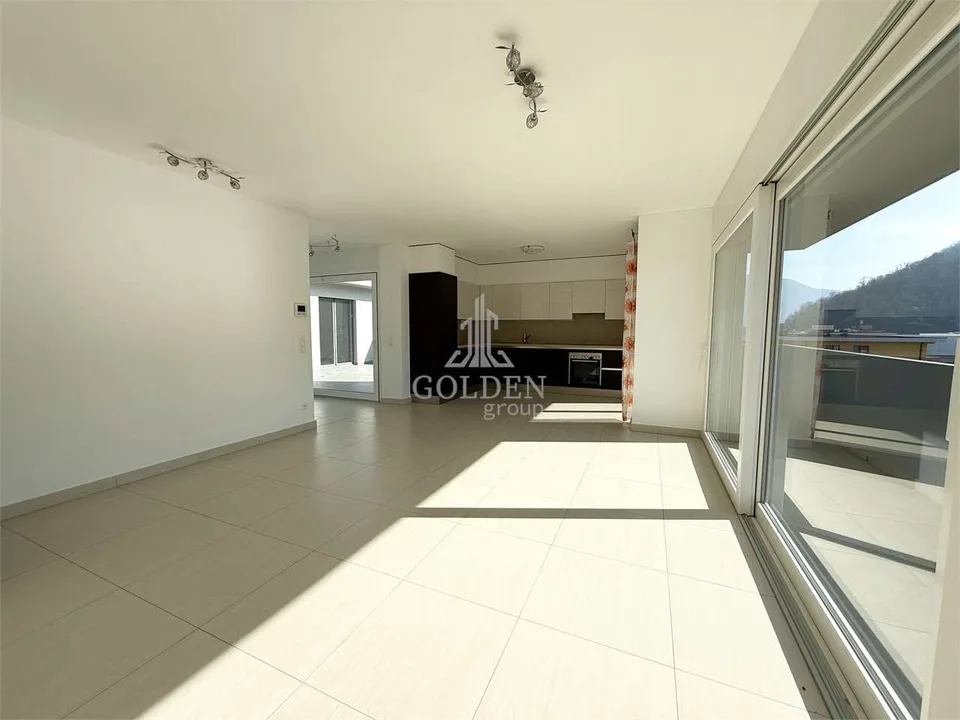 4,5 locaux avec grande terrasse panoramique et accès privé à l'étage