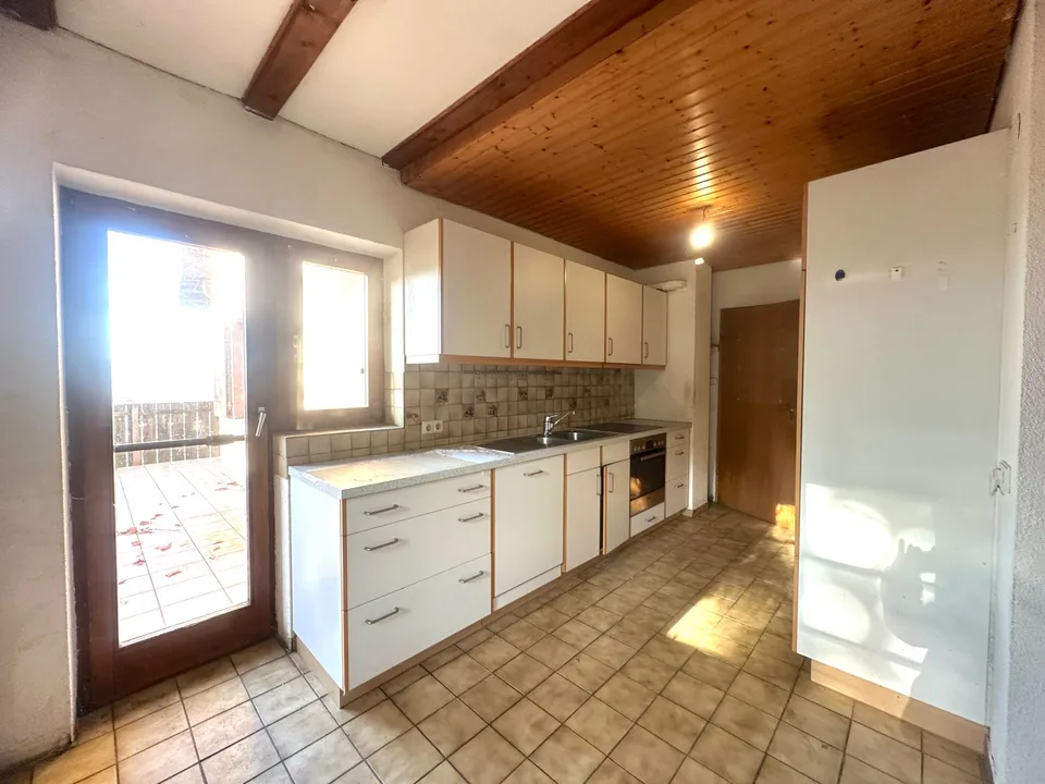 Charmantes 4,5-Zimmer-EFH in sonniger Lage von Holzen mit Garten, Garage und Renovationspotential – Foto 6 von 14
