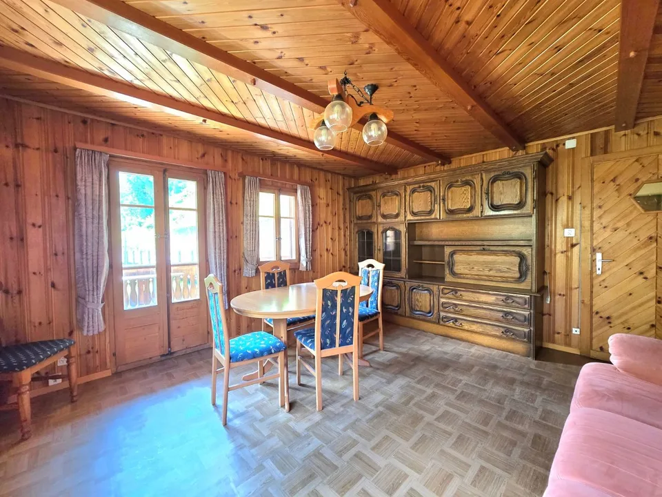 Appartamenti da ristrutturare e unire in un duplex in una autentica casa di villaggio, Val d’Hérens