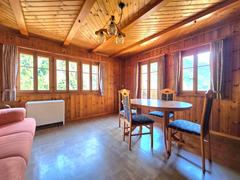 Appartamenti da ristrutturare e unire in un duplex in una autentica casa di villaggio, Val d’Hérens