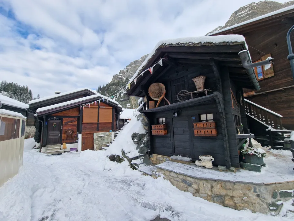 FIONNAY - Mazot 2 pezzi + carnotzet + terrazza arredata