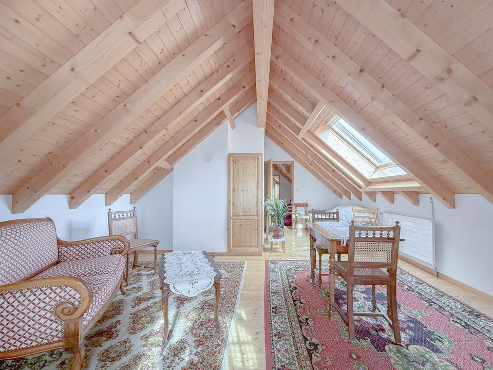 Grande casa familiare con garage nel cuore di Fleurier – foto 9 di 13