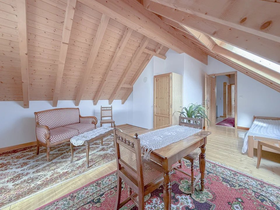Grande casa familiare con garage nel cuore di Fleurier – foto 8 di 13