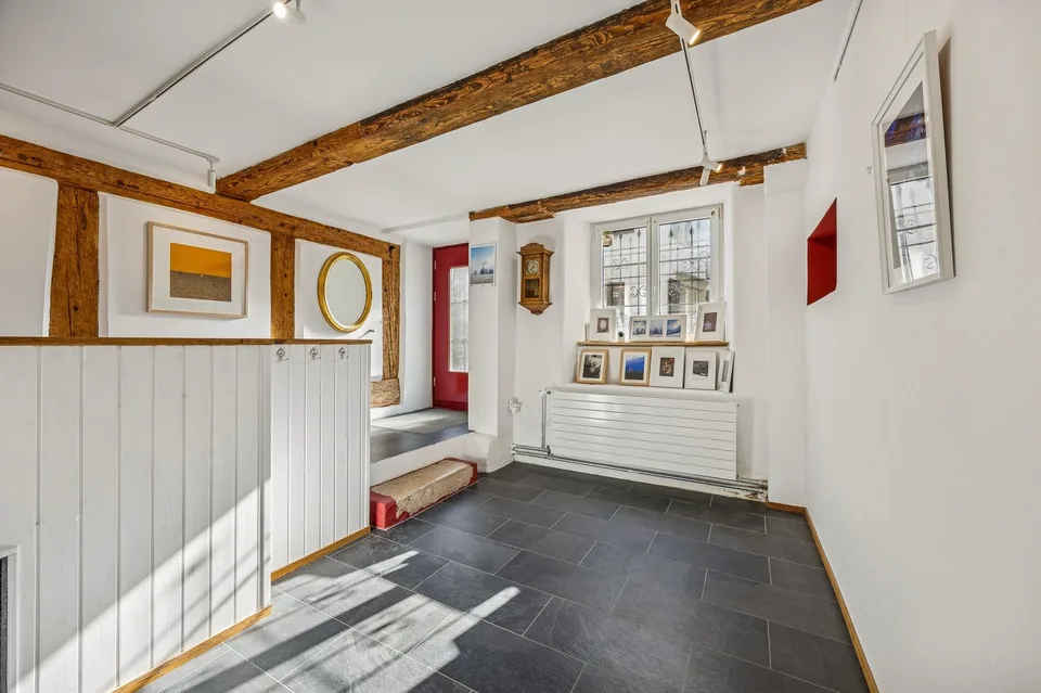 Maison de rang historique de 9 pièces avec confort moderne à Waldenburg