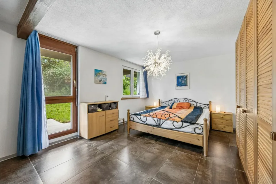 Renovated 6.5-room single-family house with idyllic garden paradise