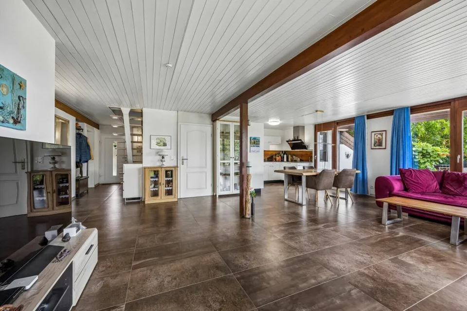 Renovated 6.5-room single-family house with idyllic garden paradise