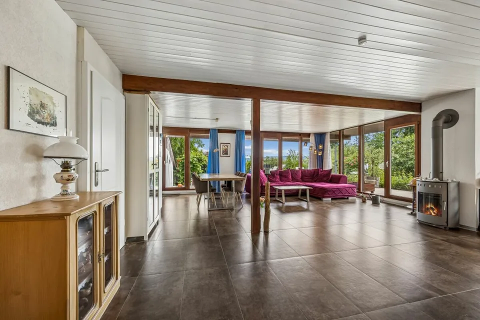 Renovated 6.5-room single-family house with idyllic garden paradise