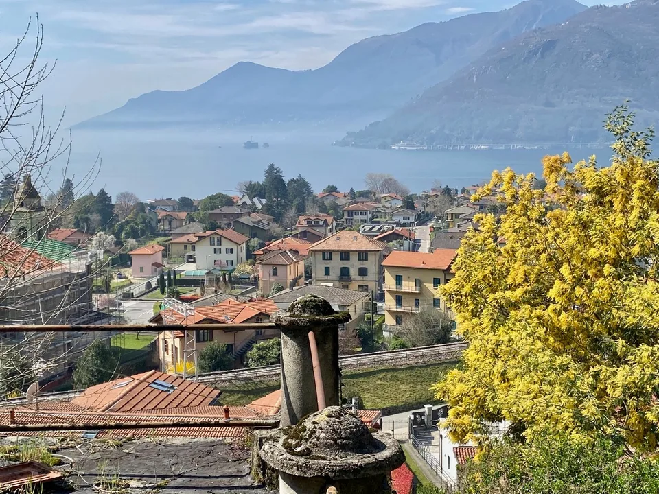 Villa zum Komplettrenovieren in ruhiger und sonniger Südlage mit traumhaftem Seeblick in Strandnähe – Foto 7 von 11