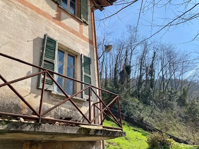 Villa zum Komplettrenovieren in ruhiger und sonniger Südlage mit traumhaftem Seeblick in Strandnähe – Foto 6 von 11