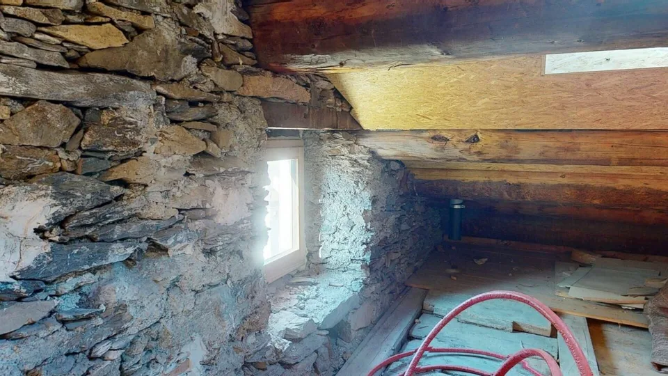 Casa storica multifamiliare con grande stalla a Tinizong
