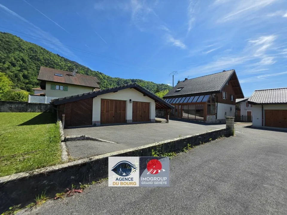 Immobilienensemble mit zwei Häusern auf über 2'100 m² Grundstück