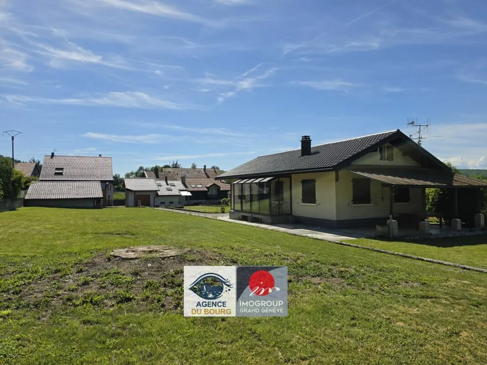 Ensemble immobilier avec deux maisons sur plus de 2'100 m² de terrain