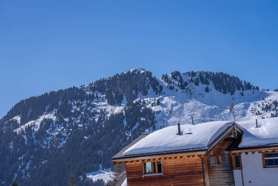 Luxuriöse Maisonettewohnung mit Ski-in/Ski-out, Garten und Abendsonne auf der Golmenegg – Foto 12 von 29