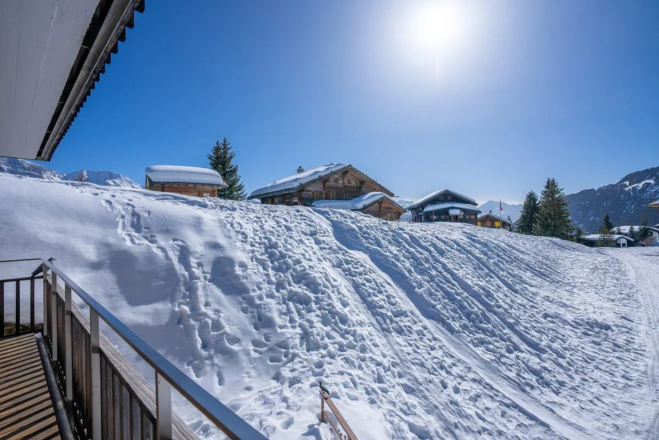 Luxuriöse Maisonettewohnung mit Ski-in/Ski-out, Garten und Abendsonne auf der Golmenegg – Foto 17 von 29