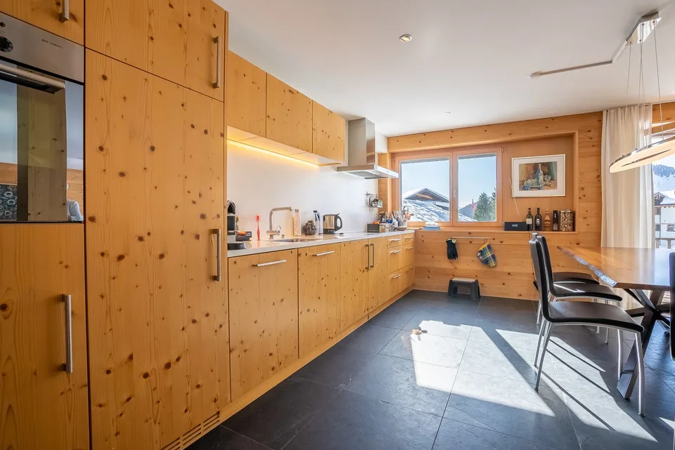 Luxuriöse Maisonettewohnung mit Ski-in/Ski-out, Garten und Abendsonne auf der Golmenegg – Foto 24 von 29
