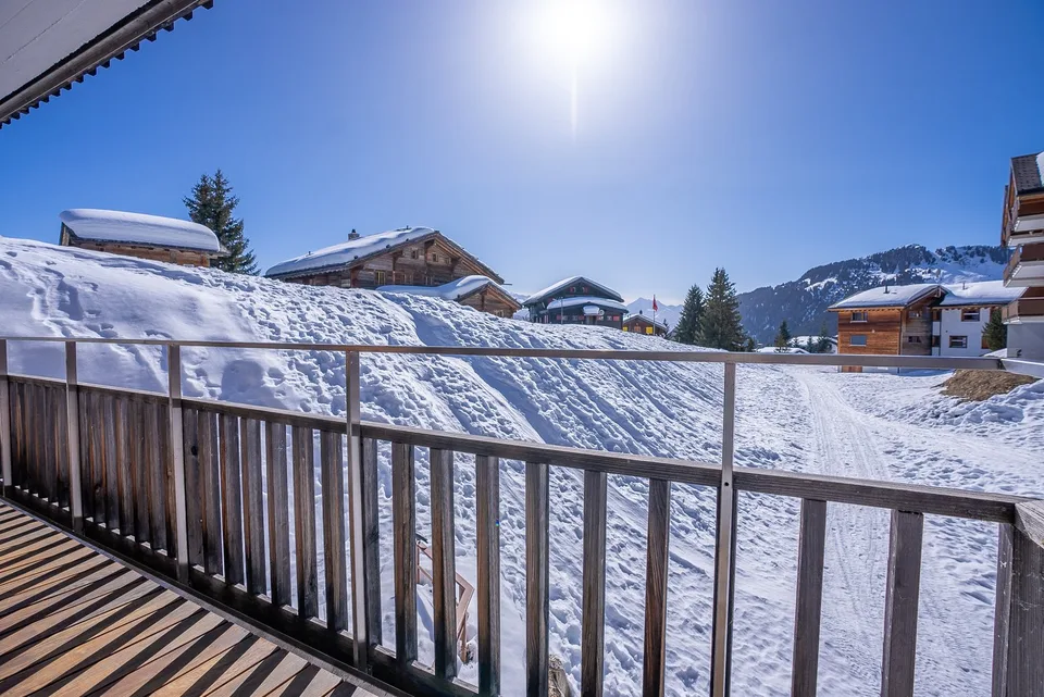 Luxuriöse Maisonettewohnung mit Ski-in/Ski-out, Garten und Abendsonne auf der Golmenegg – Foto 15 von 29