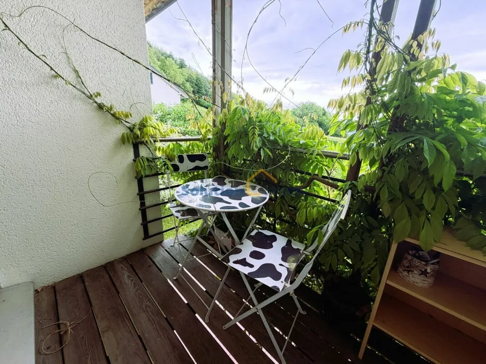 Große angrenzende Villa mit 6,6 Zimmern, ruhige Nachbarschaft – Foto 7 von 14